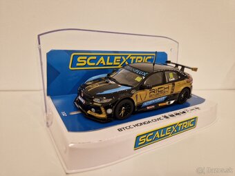 Scalextric autíčka na autodráhu (1:32) - 11