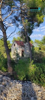 CHORVÁTSKO, OSTROV BRAČ - KAMENNÝ DOM ZO 16. STOROČIA, ZÁTOK - 11