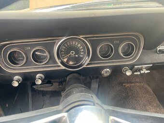 1964 Ford Mustang coupe V8 automat - 11