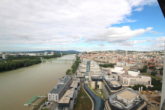 LUXUSNÁ EUROVEA - VÝHĽAD NA HRAD 27p - 11