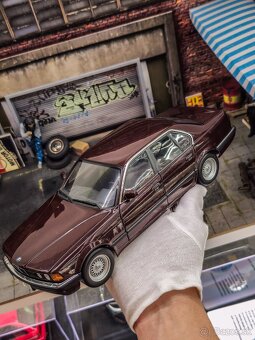 BMW E32 730i 1:18 Minichamps - 11