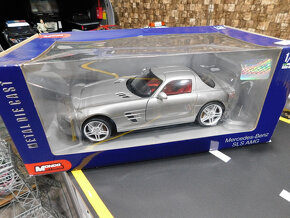 model auta Mercedes  SLS AMG / SL 500 1:18 - 11