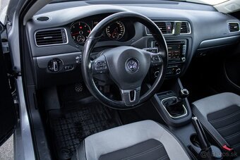 Volkswagen Jetta 2.0 TDI Highline - 11