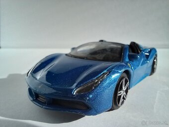 BBURAGO - FERRARI 488 SPIDER - 1:43 - POZRI DETAILNÉ FOTO - 11