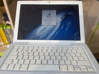 Macbook (mid 2010) a Macbook 2006 - 11