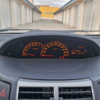 Toyota Yaris 1,3 benzin 74kw - 11