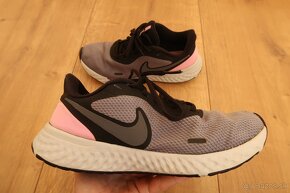 Dámske tenisky NIKE REVOLUTION 5 - č. 40 (26,2 cm) - 11