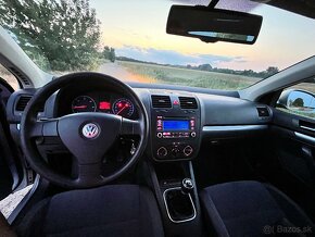 WV Jetta - 11