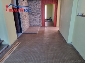 Predaj domu s rozľahlým pozemkom 5.900m2 - Šurice - 11