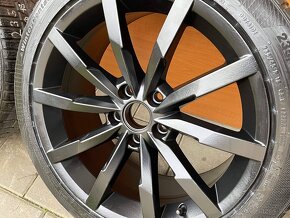 MONTERY SCHWARZ  R-LINE VW ARTEON 5x112  8jx R18  ET44 VW 23 - 11