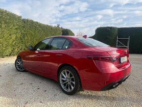 Alfa Romeo Giulia 2.2 Diesel 210 AT AWD Veloce - 11