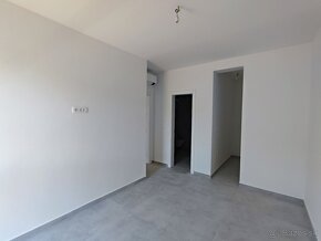 Trojizbový byt s terasou, 108 m², výhľad na more, 100 m od m - 11