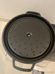 STAUB COCOTTE čierna lesklá , 28 cm, liatina/ nový - 11