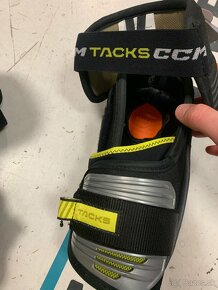 CCM SUPER TACKS ASV - D30 SENIOR - 11