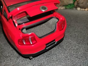 prodám model 1:18 FORD MUSTANG GT 2010 AUTOart - 11