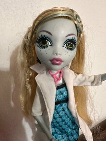 Lagoona Science lab monster high - 11