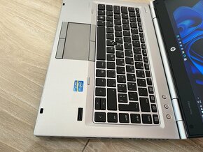 HP/Notebook/i7/8GB RAM/256GB SSD/AMD Radeon HD 2GB - 11