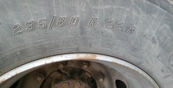 Autobus Karosa kolesá Firestone 295/80 R22,5 - 11