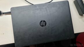 15palcový HP notebook - nový SSD, škaredší 15palcový - 11