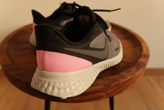 Dámske tenisky NIKE REVOLUTION 5 - č. 40 (25,8 cm) - 11