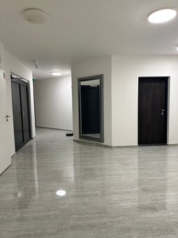 Nový, zariadený 1-iz apartmán 40 m2 + garážové státie - 11