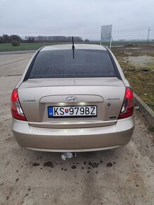 Hyundai Accent - 11