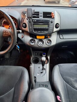 TOYOTA RAV4,r.v 2011, benzín,automat,4x4 - 11