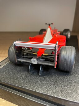 1:18 Ferrari F2002 Michael Schumacher (Hot Wheels) - 11