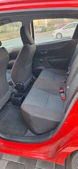 Toyota Yaris 1.0l / 2011 - 11