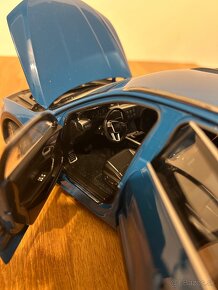 POŠKODENÁ Audi E-tron 1:18 Norev - 11