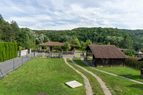 NA PREDAJ - Rodinný dom s veľkým pozemkom a sadom - 11