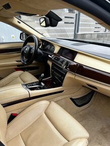 BMW 750i xdrive - 11