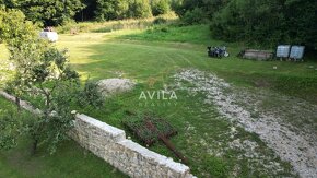 Jedinečná šanca: Exkluzívny stavebný pozemok s panoramatický - 11