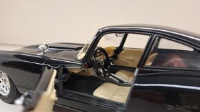 1:18 JAGUAR E COUPE - 11