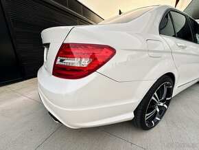 Mercedes C300d - diesel - 4matic - automat - FULL výbava - 11