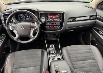 Mitsubishi Outlander 2.4 PHEH PLUG-IN HYBRID, 4WD - 11