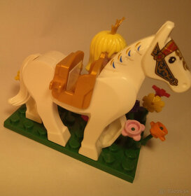 Princezná Aurora s koníkom Lego set - 11