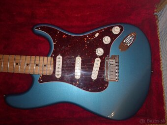 Fender AM STD STRAT MN LPB W/C	04/1997 USA - 11