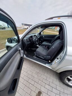 Predam toyota rav4 2.0 d4d 85kw M5 Rok2004 3dv Ťažné - 11