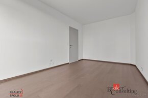 Na predaj lukratívny 3-izbový apartmán na 13. poschodí v pre - 11