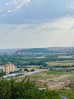 Exkluzívny stavebný pozemok Nitra - Zobor, všetky IS - 11