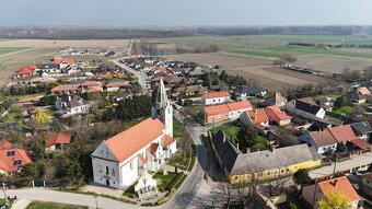 Nová cena. Malebný domček na priestrannom pozemku.Rajka - 11