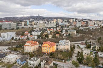 Na PREDAJ 2i byt v Starom meste pri Horskom parku, parkovani - 11