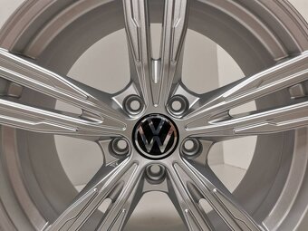 #43 Vw Passat IT Wheels 8X19 ET47 5X112 Silber - 11