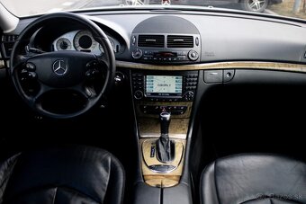 Mercedes-Benz E 500 4MATIC - 11