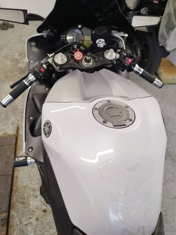 Yamaha R1 rn22  YZF - 11