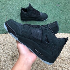 Air Jordan 4 Retro Kaws Black - 11