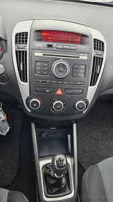 Kia Cee´d 1.6 CRDi - 11