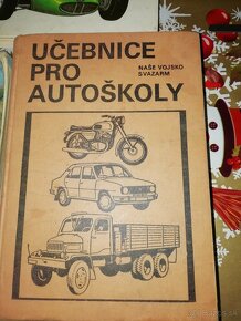 Rôzne moto brožúrky,atlas,kalendár rybársky a iné. - 11