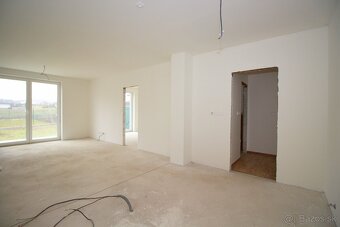 PREDAJ Novostavba s vírivkou Dvorec s pozem. 336m² - 11